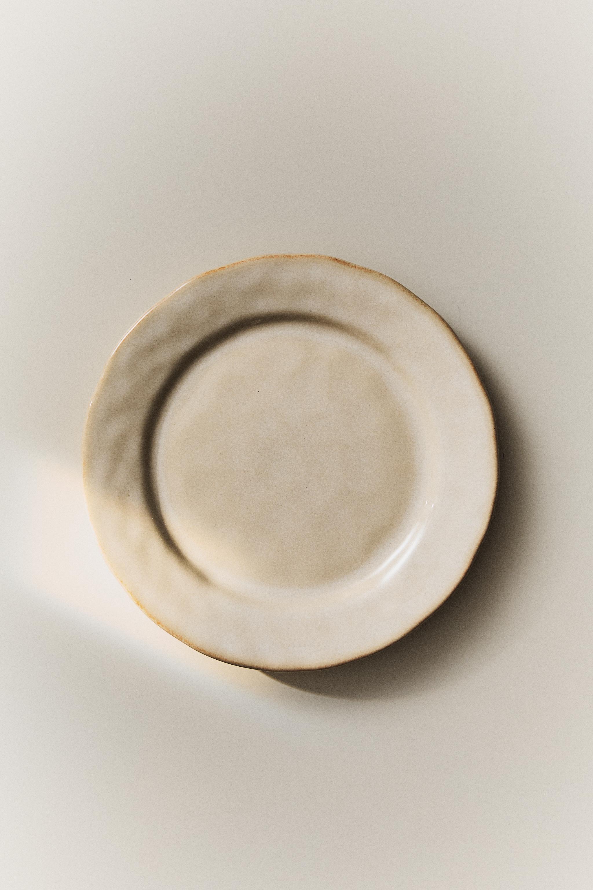 STONEWARE DESSERT PLATE WITH IRREGULAR RIM